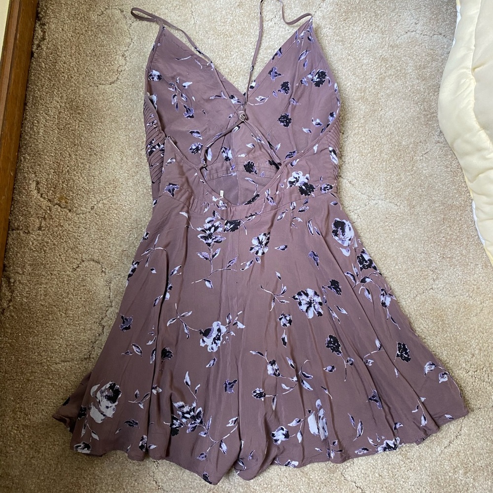 Urban Outfitters Fitted & Flowy Romper - Picture 4 of 5